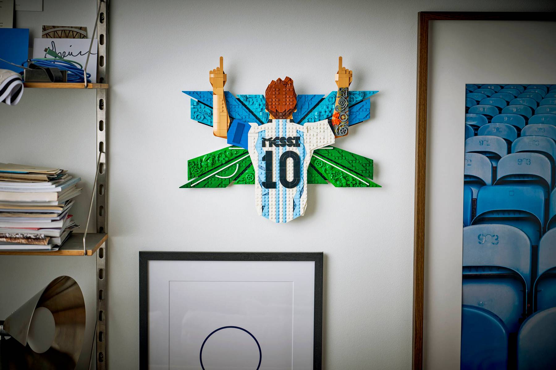 LEGO EDITIONS FOOTBALL - LIONEL MESSI CELEBRATION #43018