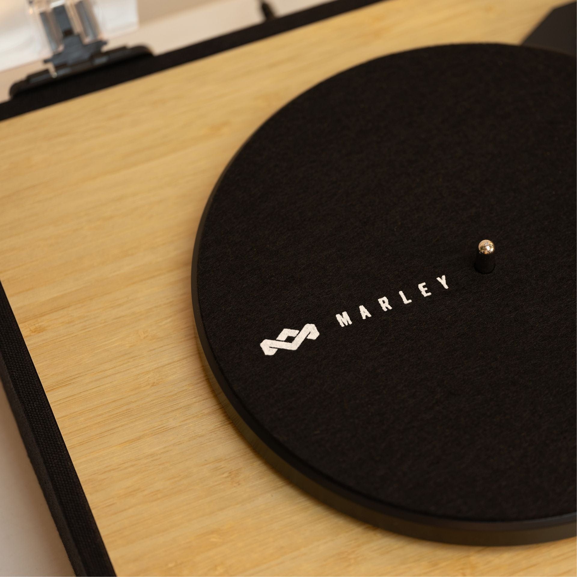 HOUSE OF MARLEY REVOLUTION BT gramofon z zvočniki - črne barve 846885011379