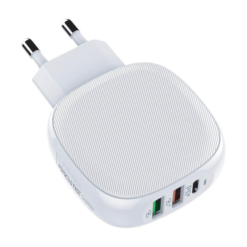 MOYE VOLTAIC USB POLNILNI ADAPTER PD TYPE-C QC 3.0 220V 28.5W BELE BARVE + PD LIGHTNING CABLE 8605042603985