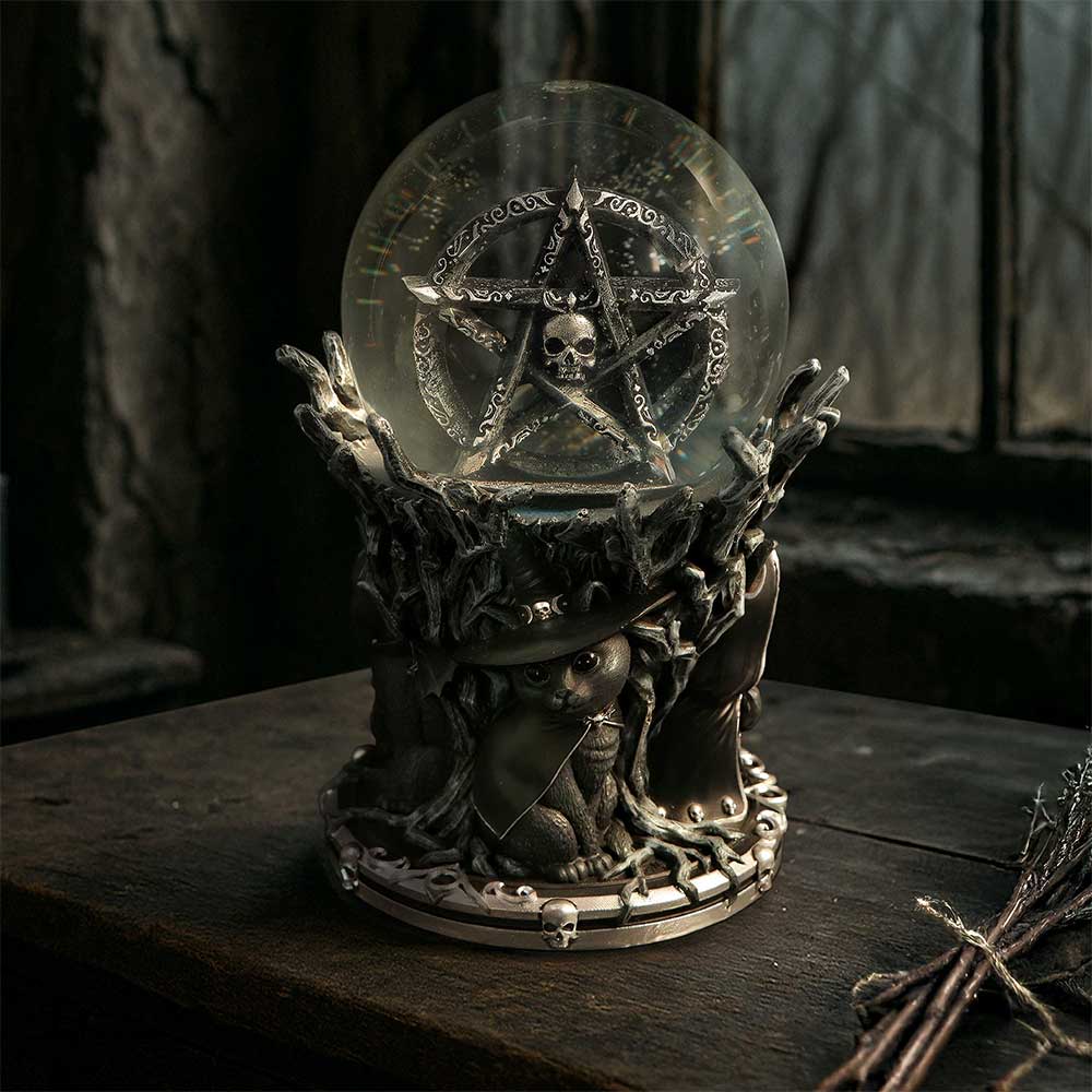 NEMESIS NOW CULT CUTIES CIRCLE OF MISCHIEF snežna krogla 18CM 801269160159
