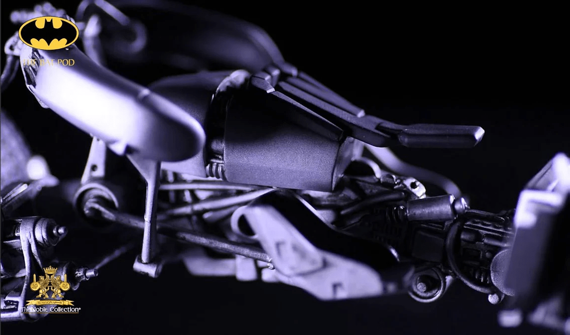 NOBLE COLLECTION - DC - BATMAN - BAT-POD DIE-CAST SCULPTURE kipec 812370010844