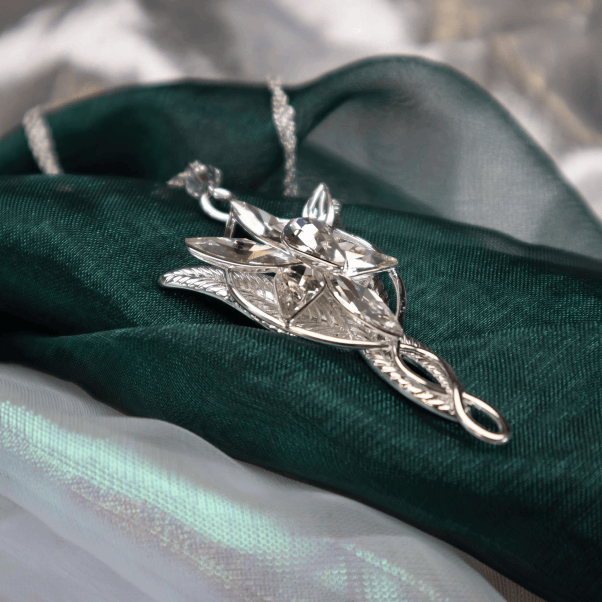 NOBLE COLLECTION - LORD OF THE RINGS - ARWEN EVENSTAR PENDANT COSTUME 812370013555