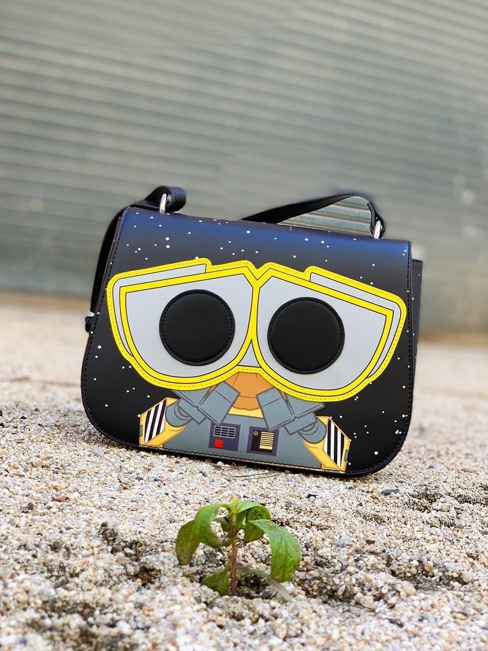LOUNGEFLY POP BY PIXAR WALL-E EVE EARTH DAY CROSSBODY TORBICA 671803364073