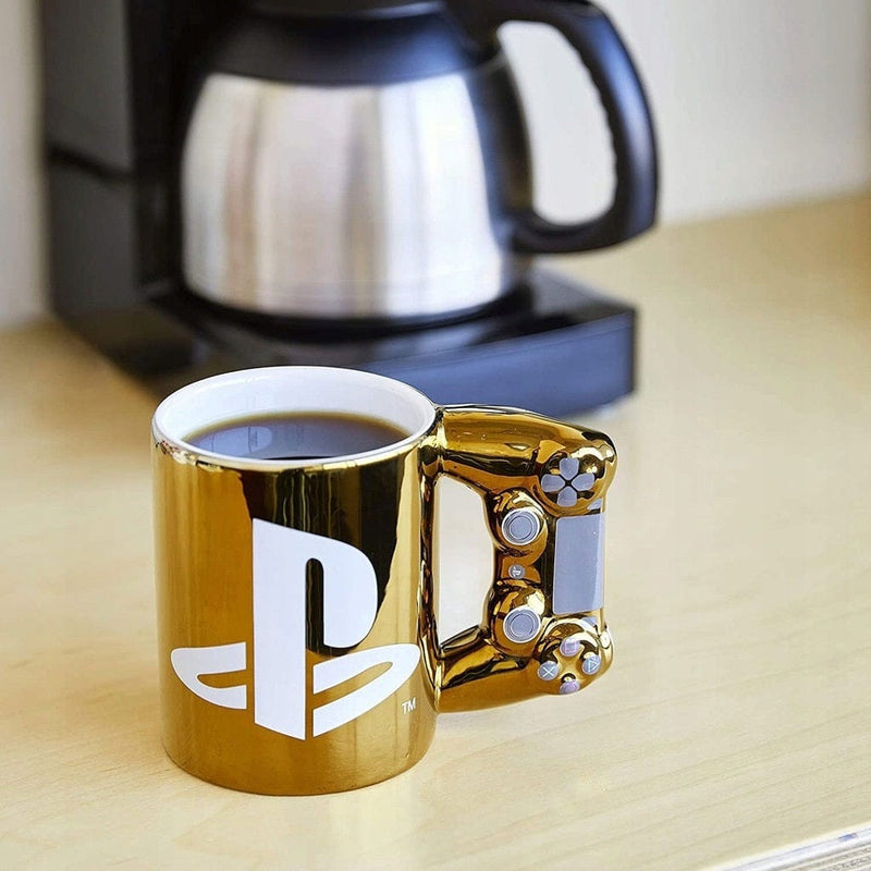 PALADONE PLAYSTATION GOLD CONTROLLER MUG SKODELICA 5055964735005