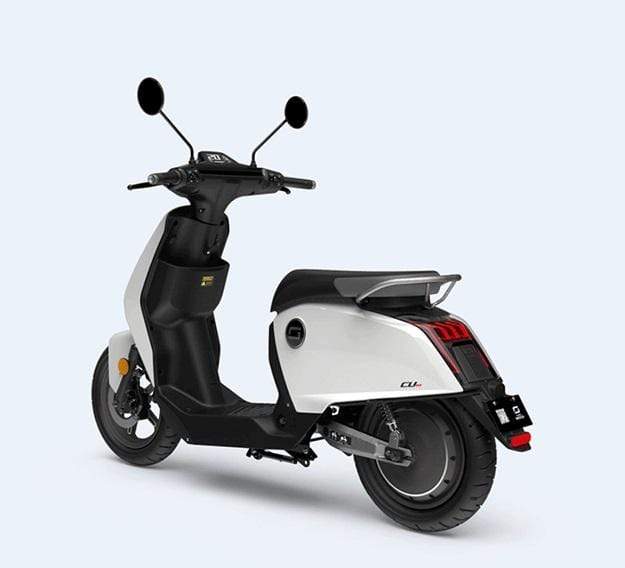 SUPER SOCO CUX električni skuter - bele barve 8605042600359