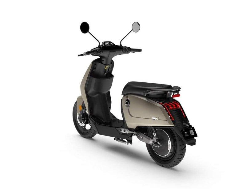 SUPER SOCO CUX električni skuter - srebrne barve 8605042600342