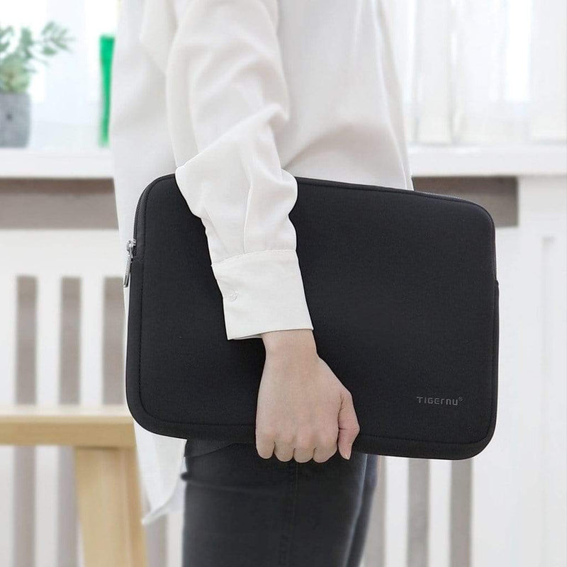 TIGERNU SLEEVE LAPTOP T-A001L 15,6 torbica za prenosnik, črne barve 6928112307500